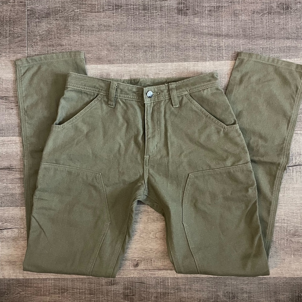 Patagonia women’s Cargo Pants in Olive